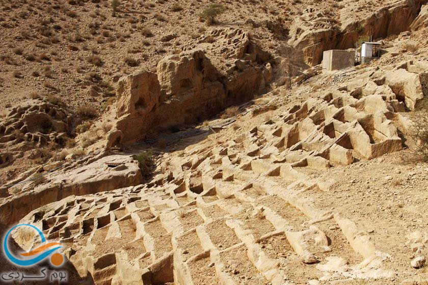 سیری در قبرستان صخره ای سیراف بندر سیراف