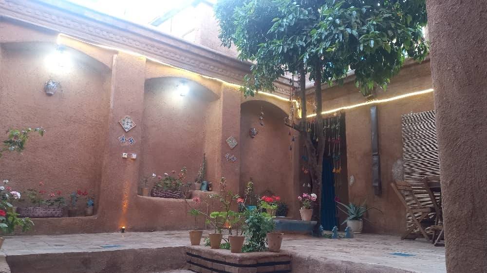 بومگردی دالون، اتاق داچی (شیراز)