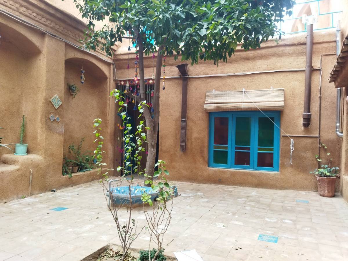 بومگردی دالون، اتاق داچی (شیراز)