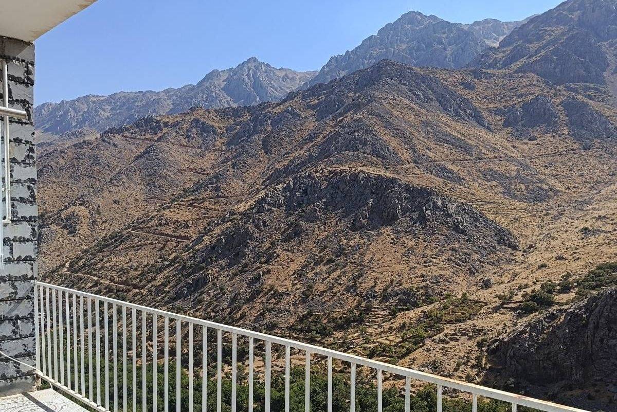 آپارتمان دوخوابه (اورامان تخت)