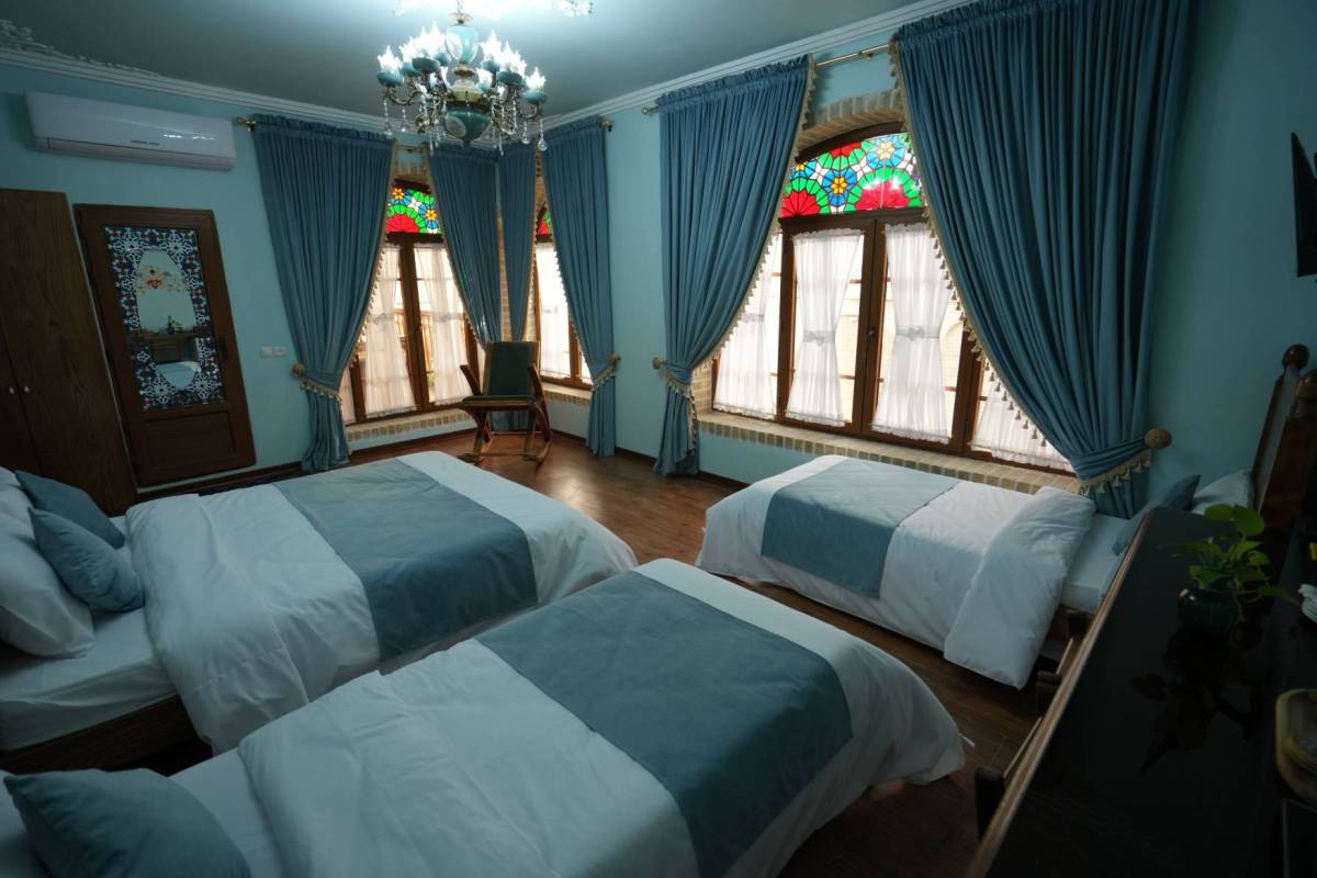 هتل عمارت جیران، اتاق 4 نفره پرنیان (کرمانشاه)