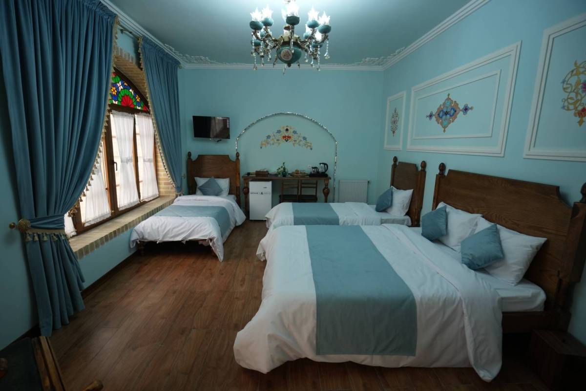 هتل عمارت جیران، اتاق 4 نفره پرنیان (کرمانشاه)