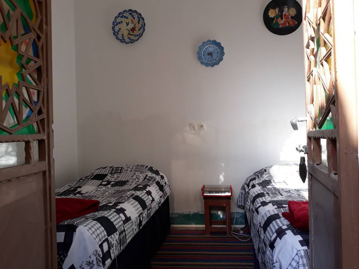 بوم گردی علی قلی آقا، اتاق 2 تخت تکنفره، طبقه همکف (اصفهان)
