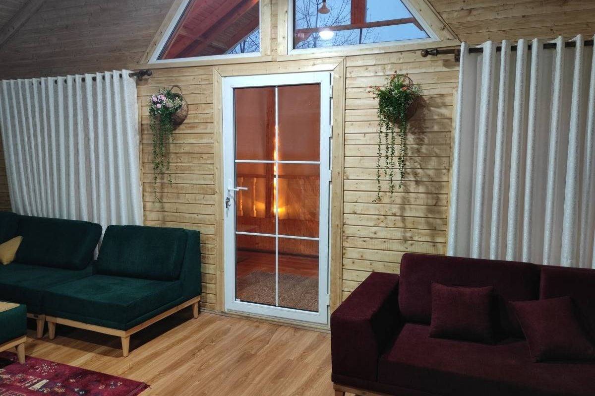 کلبه قصر چوبی سیکاس (رشت)