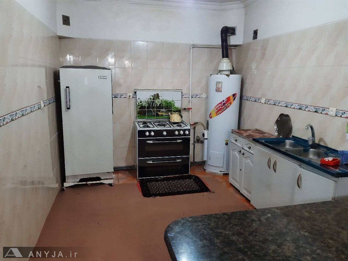 خانه حیاط دار، نزدیک غار علیصدر (همدان)