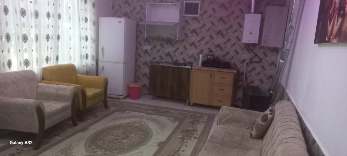 سوئیت ویلایی شاهین، 50 متری همکف (کردان، جاده برغان)