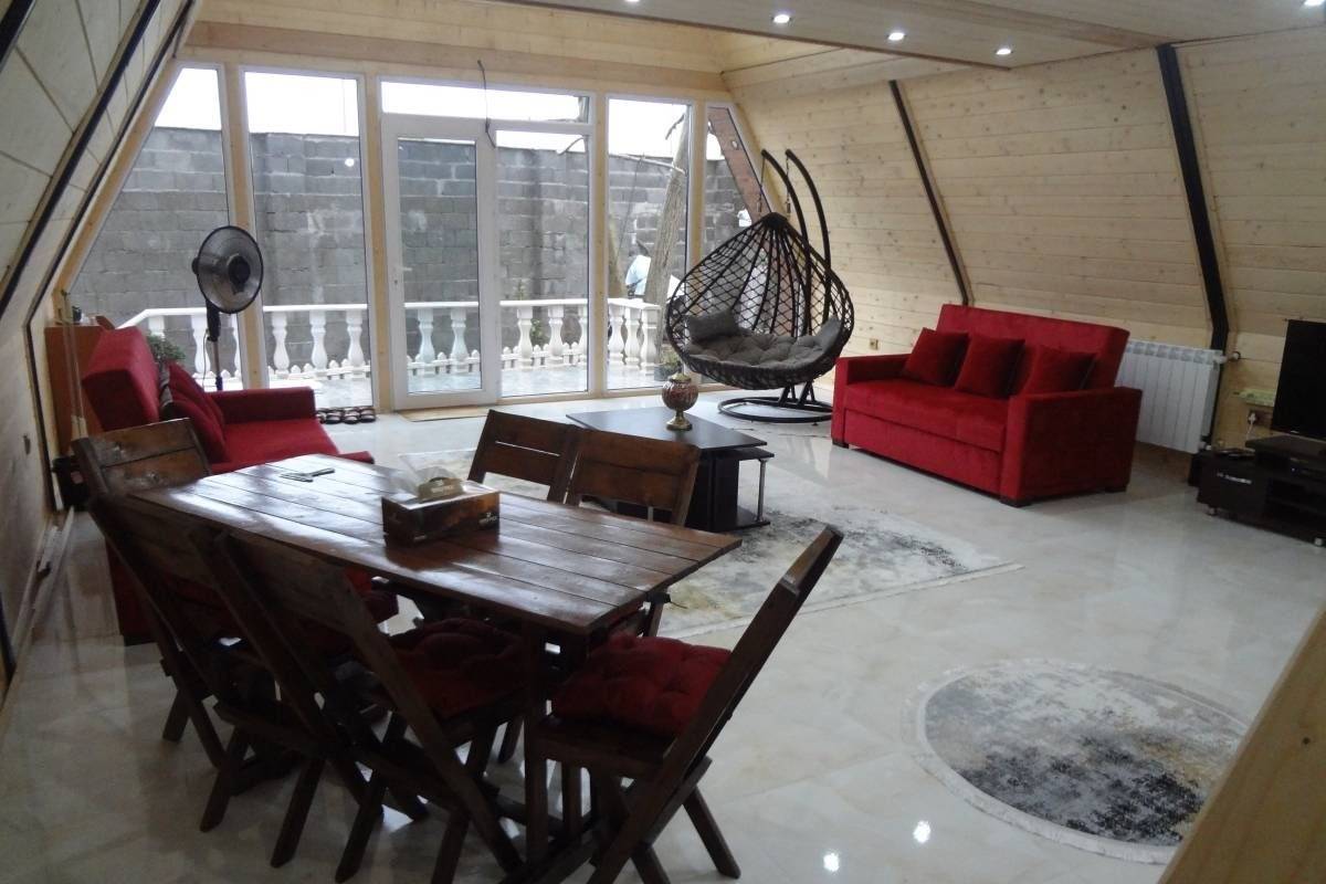 کلبه سوئیسی چوبی (گیلان، خمام)