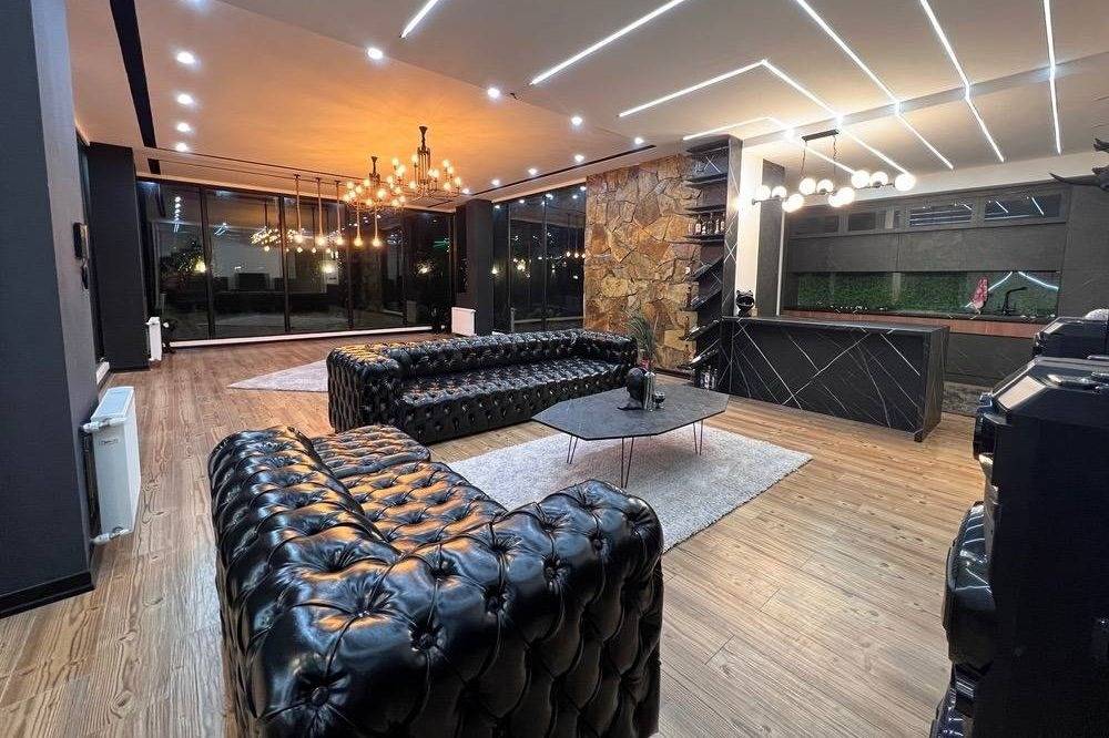 عمارت دوبلکس دیاموند، با استخر روباز آبگرم (چهارباغ)
