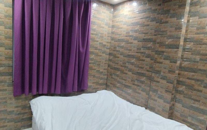 هتل آپارتمان بابا قدرت، واحد 402 (رینه)