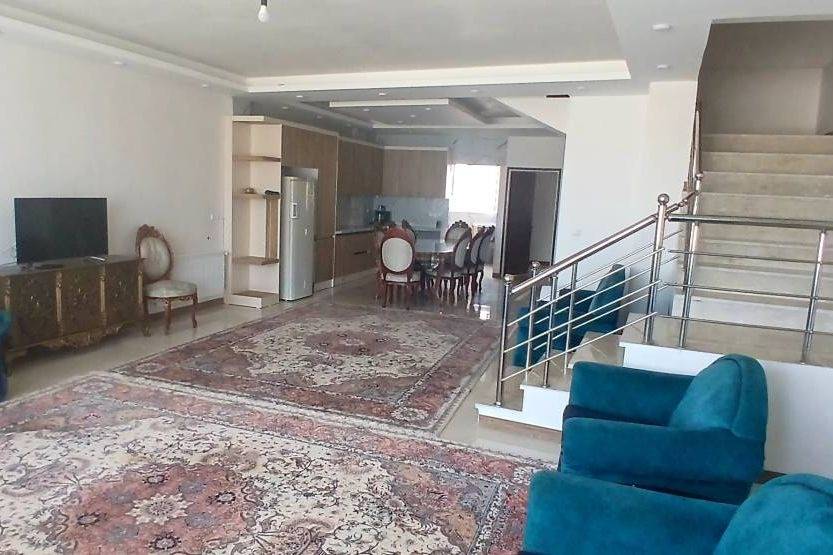 ویلا ۴ خوابه استخردار، لب رودخانه (بابلسر)