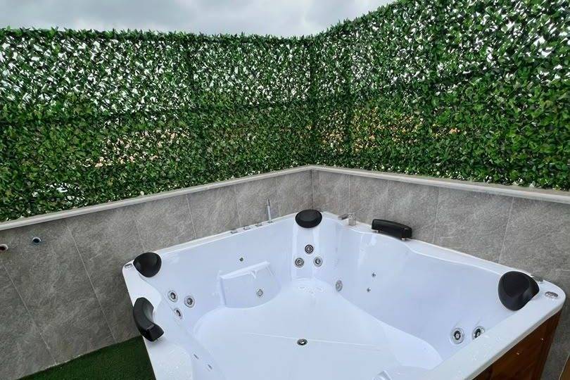ویلا مدرن شیشه ای جکوزی دار (رشت، زیباکنار)