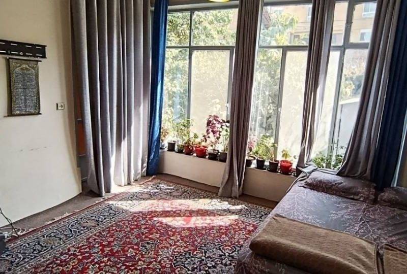 عمارت بیت الهادی، دیوار به دیوار حرم، طبقه بالا (مشهد)