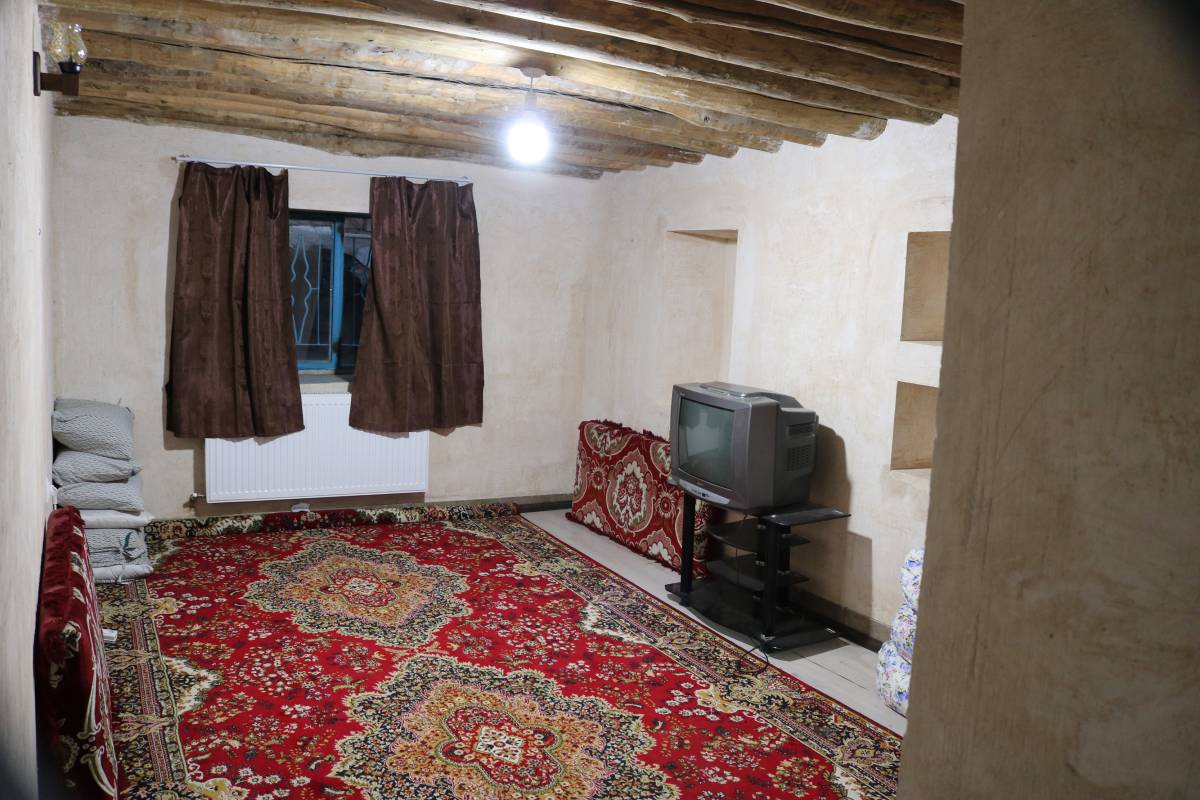 اقامتگاه سنگی شلماش، اتاق سنتی مستر (سردشت)