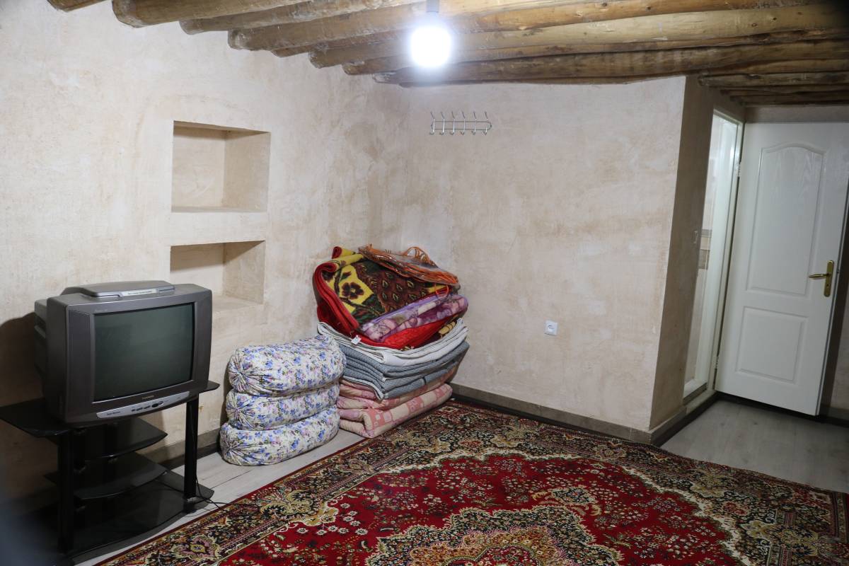 اقامتگاه سنگی شلماش، اتاق سنتی مستر (سردشت)