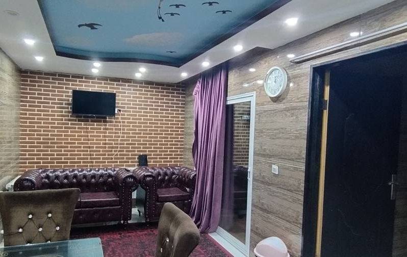 هتل آپارتمان باباقدرت، واحد 302 (رینه)