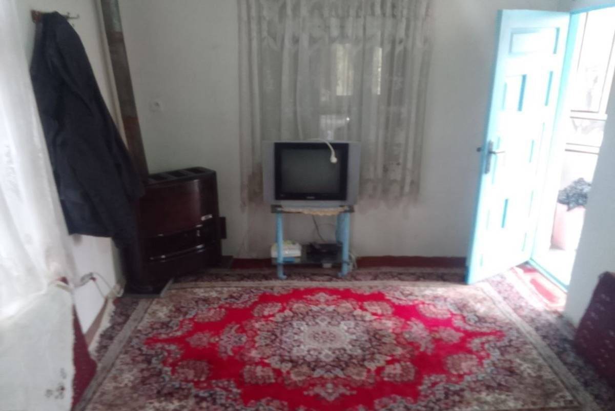 خانه مادربزرگه، یاس 10 (شیرگاه)