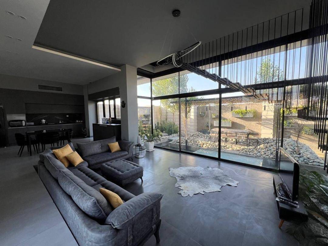 عمارت سوپرلاکچری استخردار شیخ زائد (کوهسار)