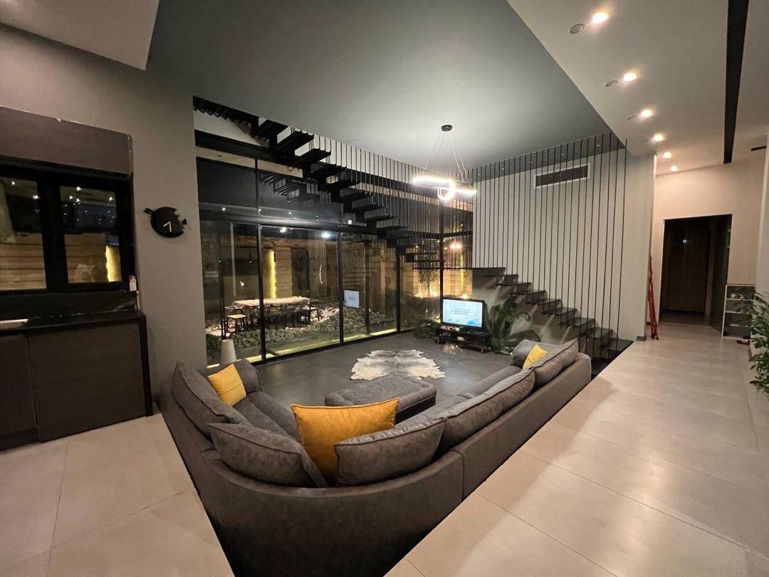 عمارت سوپرلاکچری استخردار شیخ زائد (کوهسار)