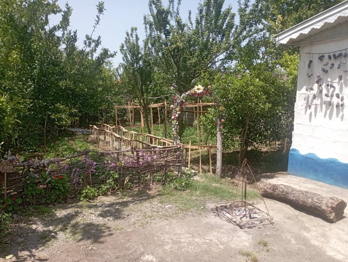 باغ دربست با سوئیت ۲۵ متری (رضوانشهر)