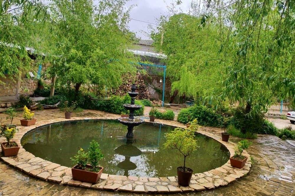بومگردی روزی روزگاری، سوئیت های خصوصی (اردکان)