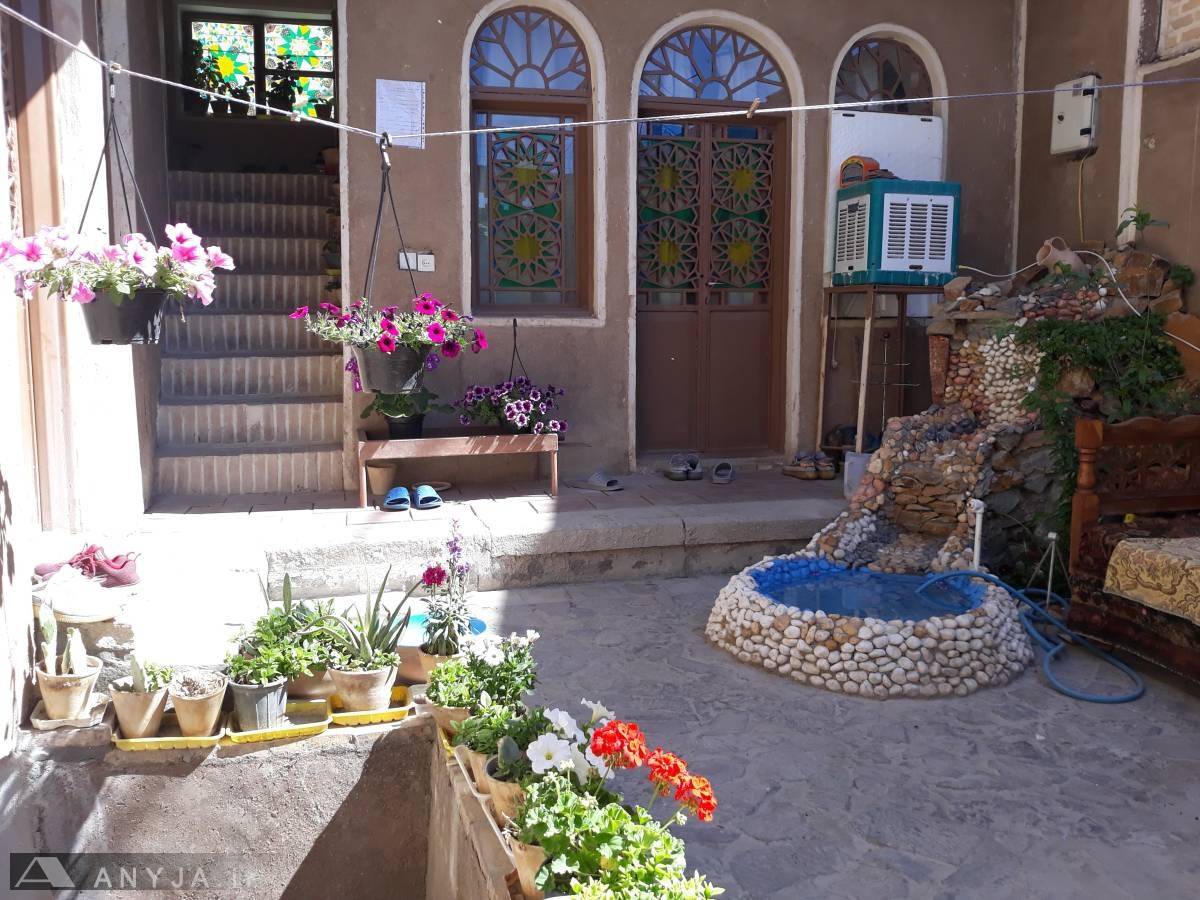 بوم گردی علی قلی آقا، اتاق 2 تخت تکنفره، طبقه زیرین (اصفهان)