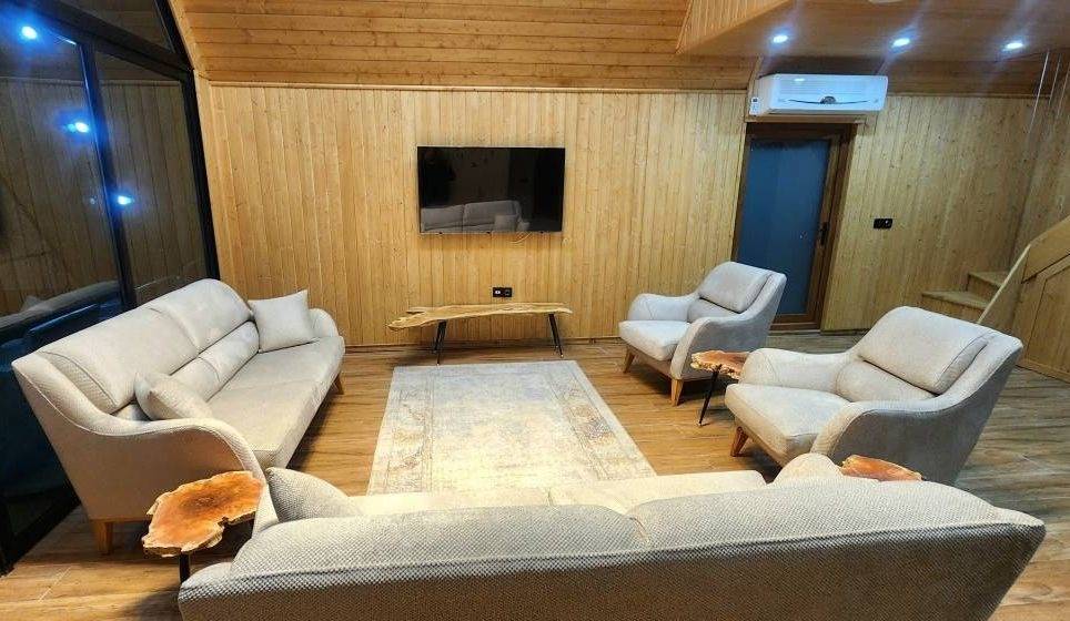 ویلای سوئیسی مدرن، با استخر سرپوشیده (آمل)