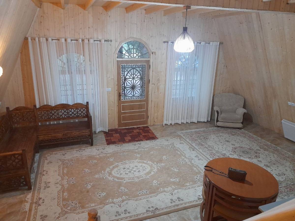 ویلا سوئیسی، نبش قایقرانی (جاده گیسوم)