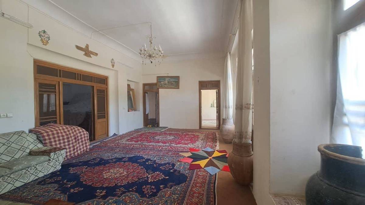 بوم گردی عمارت عباسی (اصفهان، تیران)