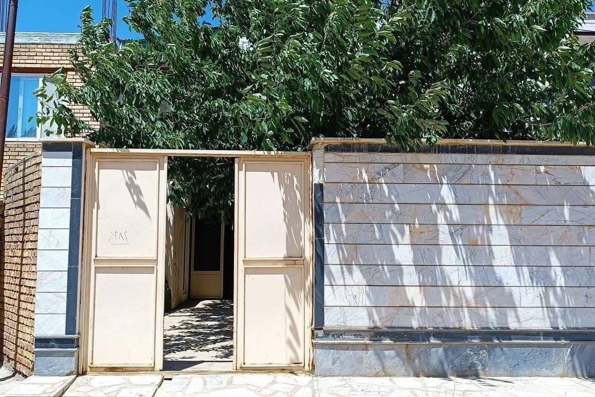 بومگردی نیمه دربستی تخت سلیمان (تکاب)