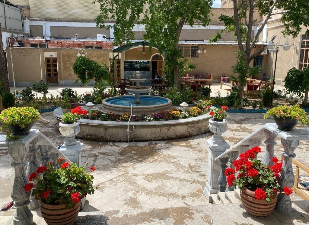بومگردی گلبهار، اتاق گلبهار ۹ (اصفهان)