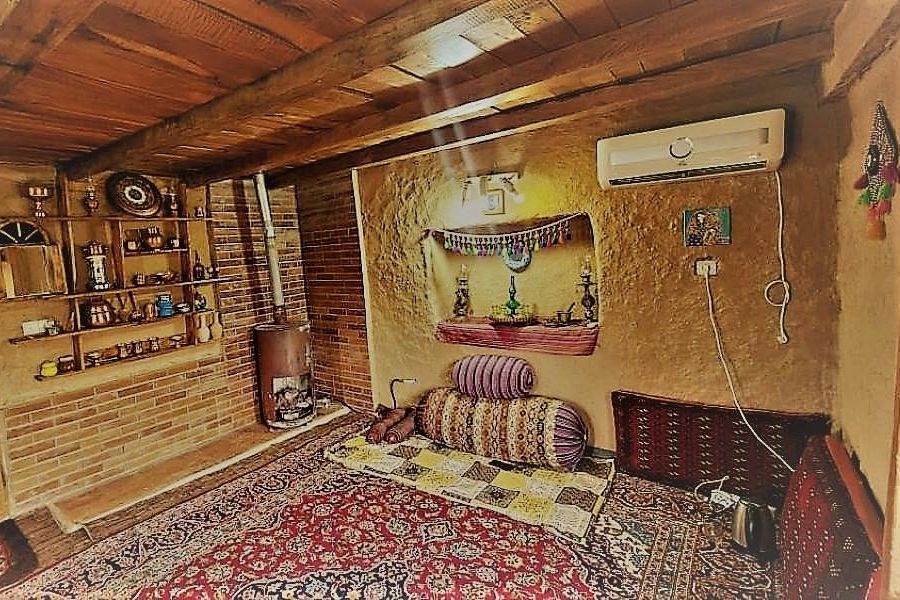 کلبه سنتی چوبی اربابی (ساری)