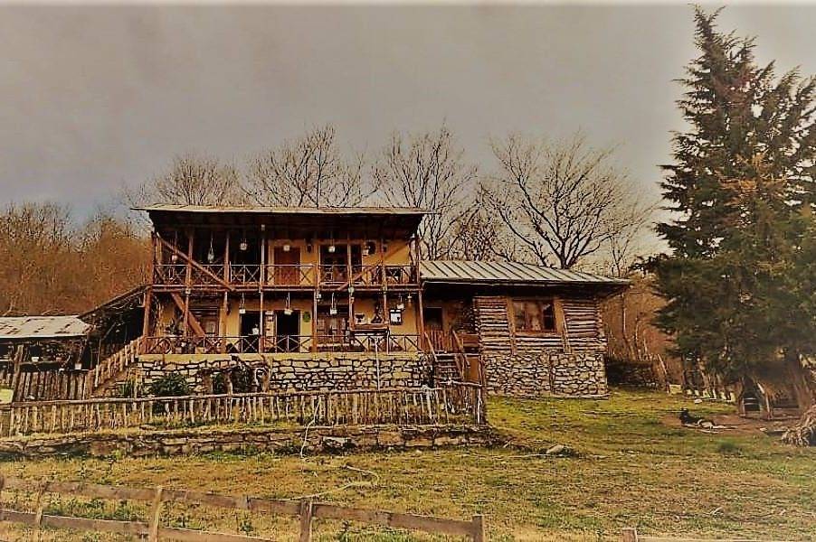 کلبه سنتی چوبی اربابی (ساری)