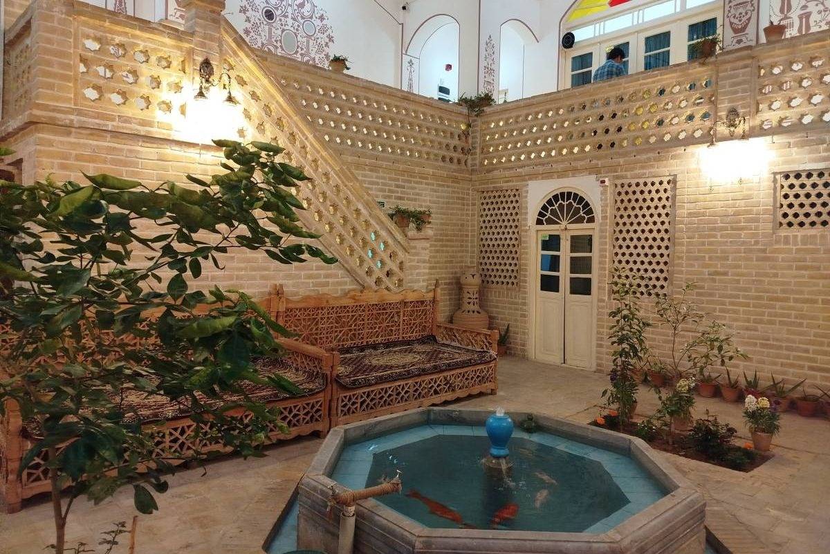 عمارت سنتی چهارباغ، اقامت نفری بدون صبحانه (کاشان)
